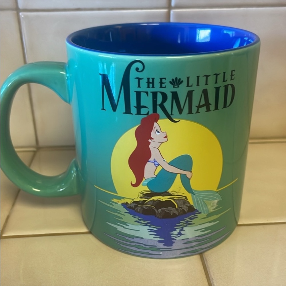 Disney Ariel Little Mermaid ceramic mug 20 ounces coffee or tea mug